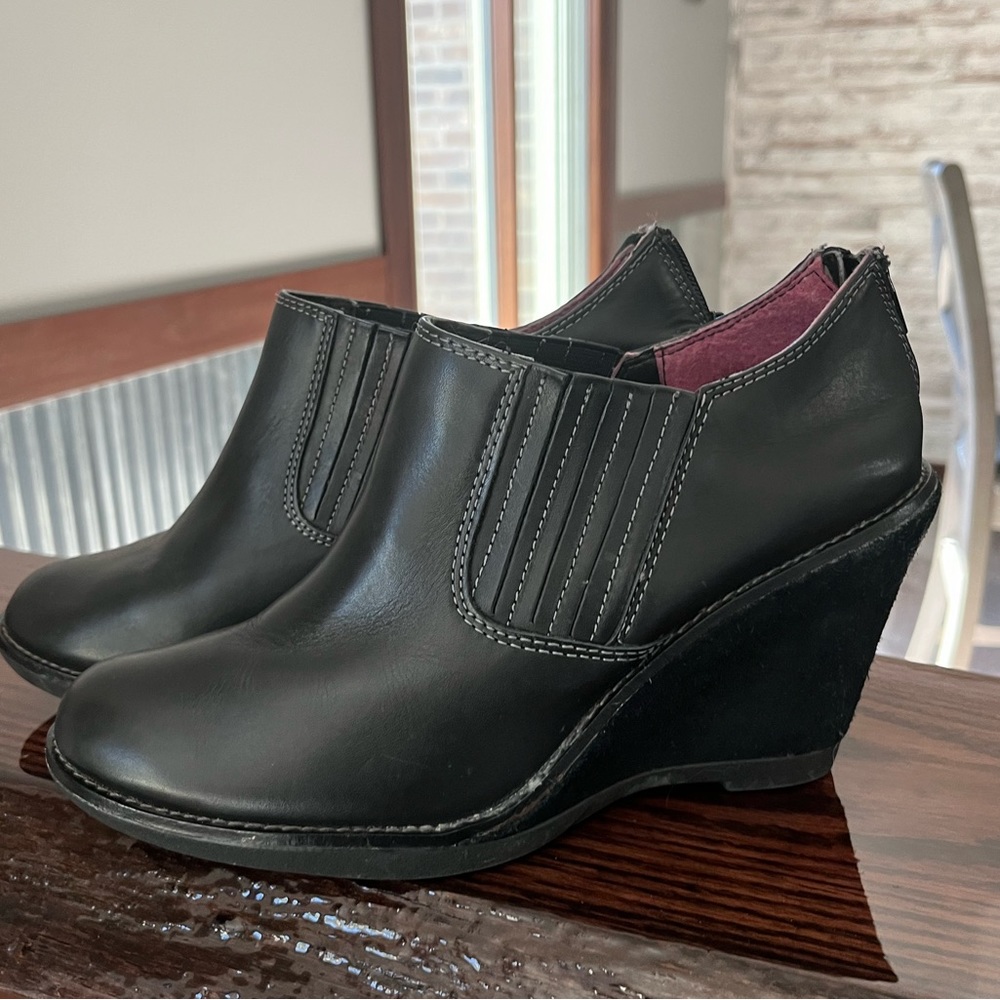 Hush puppies women’s healed ankle boot! Size 9
